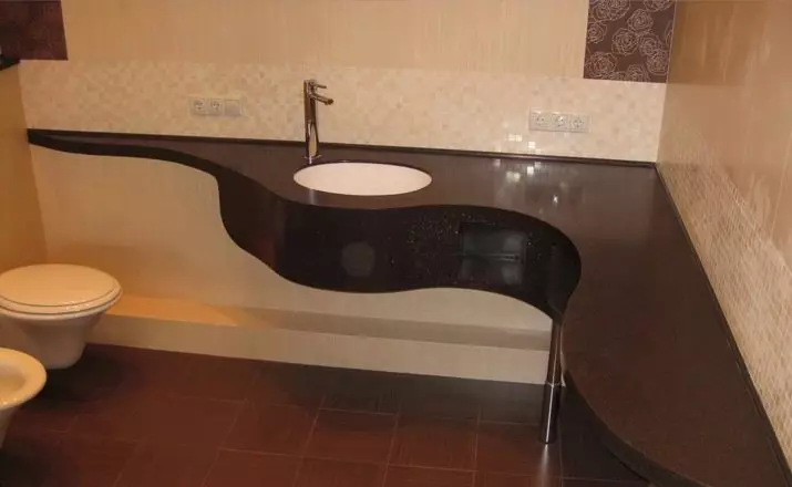 Tabletop v kúpeľni pod umývadlom (67 fotografií): z dlaždíc a mozaikových, akrylových a vlhkosti odolných voči dlaždice a ďalšie možnosti. Optimálna výška tabuľky pod umývadlom 10393_63