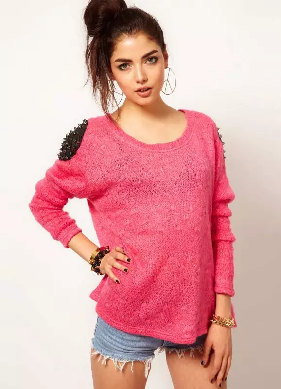 Suéter rosa (62 fotos): Qué usar, suéter, suavemente rosa, esponjoso, rosa pálido, rosa gris, rosa brillante 1039_2