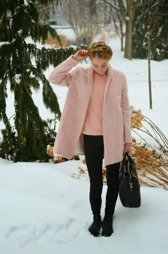 Suéter rosa (62 fotos): Qué usar, suéter, suavemente rosa, esponjoso, rosa pálido, rosa gris, rosa brillante 1039_47