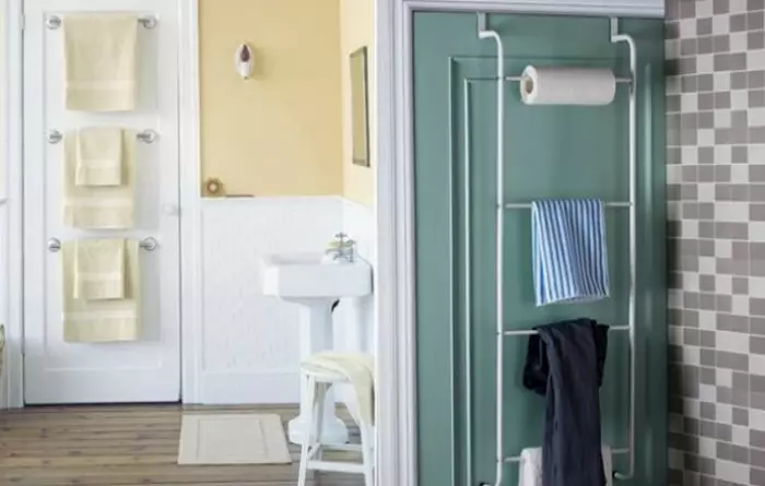 Penyimpanan di kamar mandi (43 foto): Sistem penyimpanan handuk dan mainan, ide organisasi ruang dan solusi optimal 10400_11