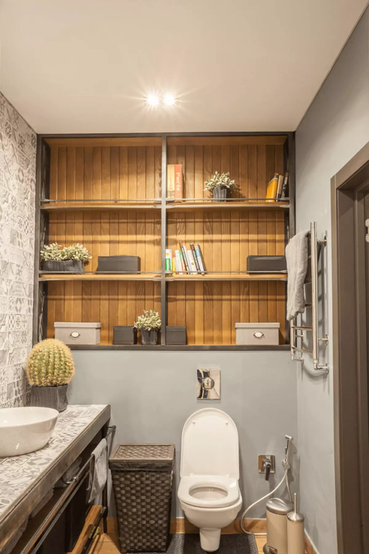 Kệ gỗ cho phòng tắm: Kệ gỗ gắn trong phòng tắm, góc và bồn rửa, các lựa chọn khác 10407_24