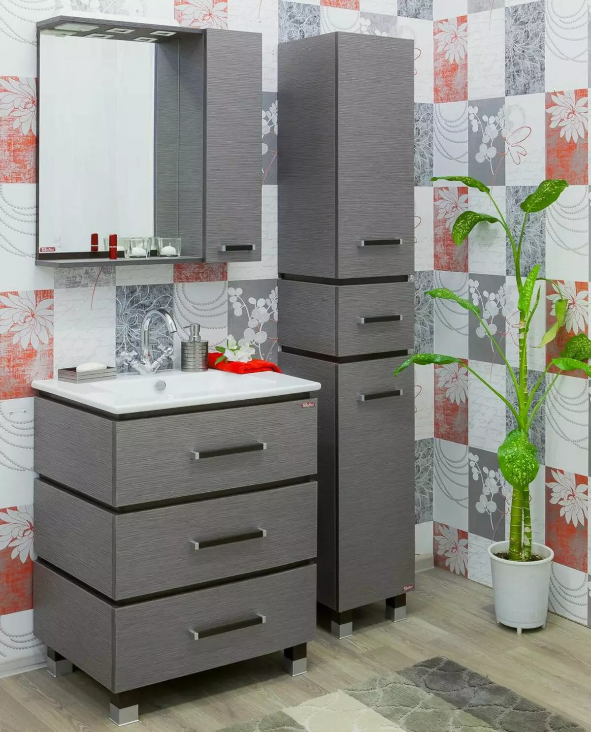 Armoires de sol dans la salle de bain (67 photos): grande commode et petits casiers, évaluation des meubles de IKEA 10412_12