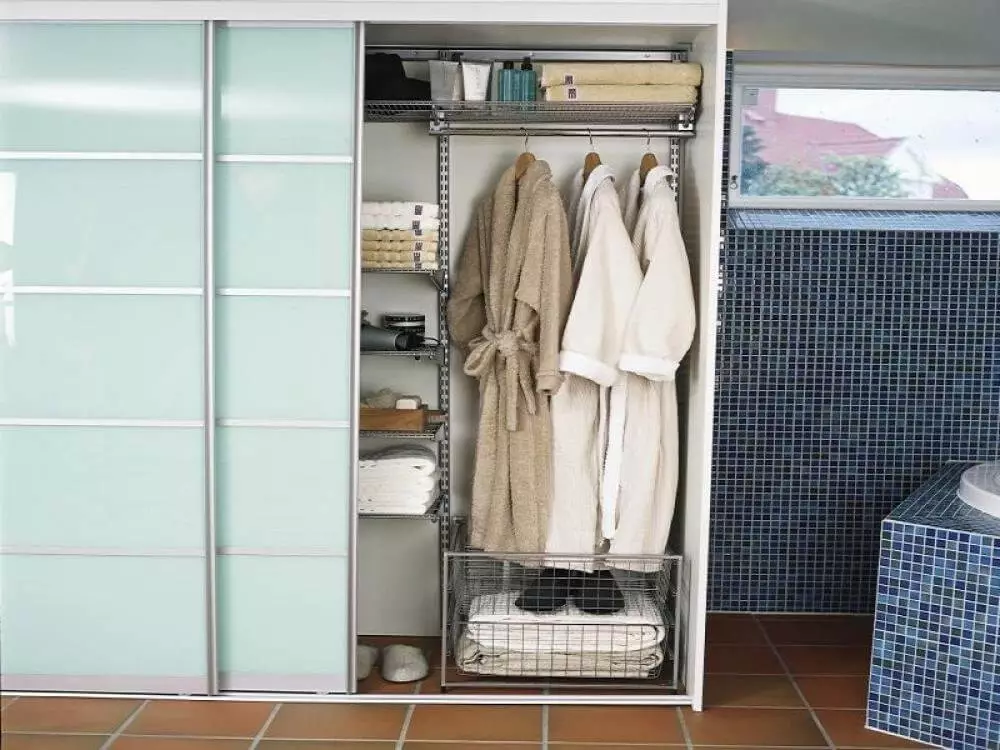 Talne omare v kopalnici (67 fotografij): veliki prsi predalov in majhnih omaric, pregled pohištva iz IKEA 10412_22