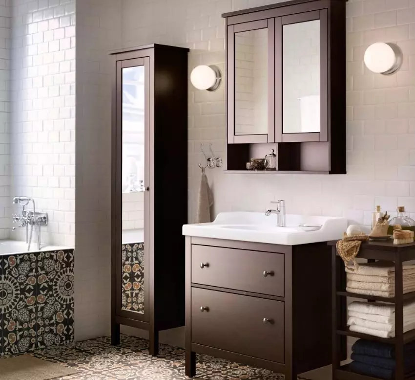 Kabinet lantai di bilik mandi (67 foto): Dada besar laci dan loker kecil, ulasan perabot dari IKEA 10412_4