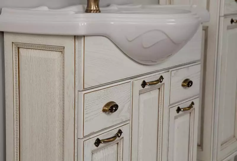 Падлогавыя шафы ў ванную пакой (67 фота): вялікія камоды і маленькія шафкі, агляд мэблі з IKEA 10412_40