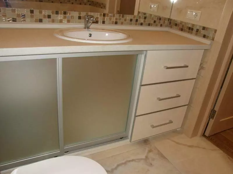 Тумби в ванну кімнату (67 фото): великі комоди і маленькі шафки, огляд меблів з IKEA 10412_57