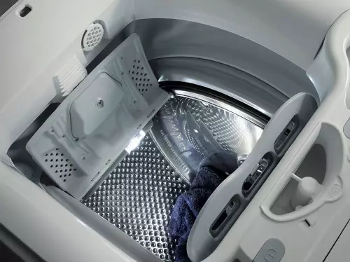 Máquina de lavar roupa no banheiro (101 fotos): Recursos de design de interiores do interior do banheiro com uma máquina de lavar roupa em modernos e outros estilos 10413_13