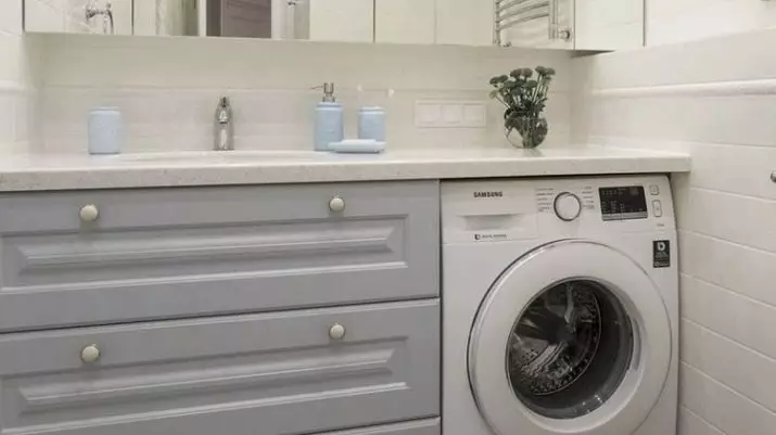 बाथरूममध्ये वॉशिंग मशीन (101 फोटो): आधुनिक आणि इतर शैलींमध्ये वॉशिंग मशीनसह बाथरूमच्या आतील भागात इंटीरियर डिझाइन वैशिष्ट्ये 10413_34