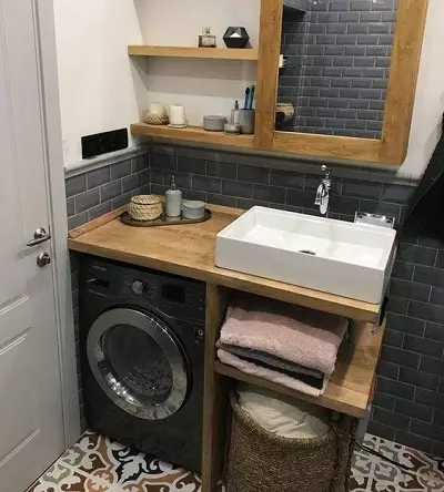 बाथरूममध्ये वॉशिंग मशीन (101 फोटो): आधुनिक आणि इतर शैलींमध्ये वॉशिंग मशीनसह बाथरूमच्या आतील भागात इंटीरियर डिझाइन वैशिष्ट्ये 10413_41