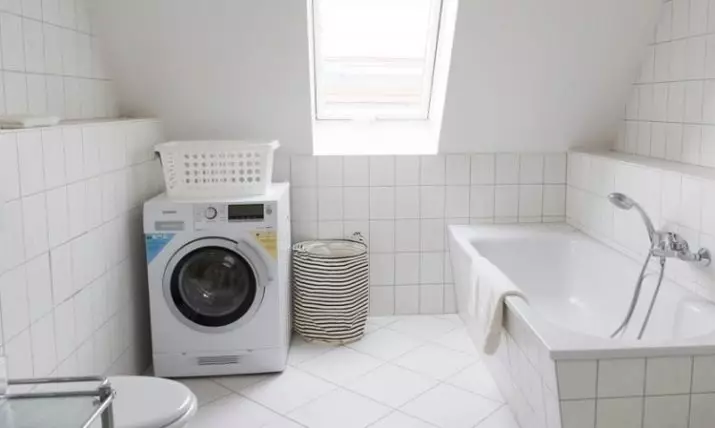 Práčka v kúpeľni (101 fotiek): Interiérové ​​dizajnové vlastnosti interiéru kúpeľne s práčkou v moderných a iných štýloch 10413_5