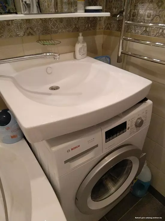 बाथरूम में वॉशिंग मशीन (101 फोटो): आधुनिक और अन्य शैलियों में वॉशिंग मशीन के साथ बाथरूम के इंटीरियर की आंतरिक डिजाइन विशेषताएं 10413_70