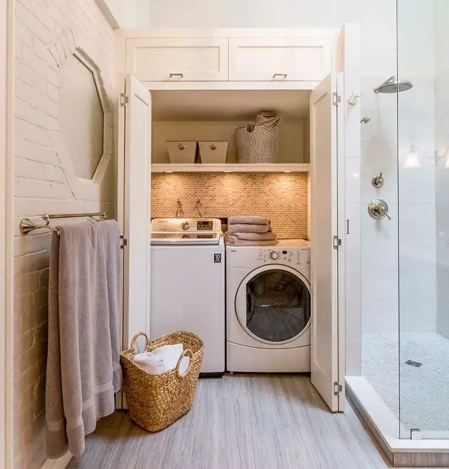 बाथरूम में वॉशिंग मशीन (101 फोटो): आधुनिक और अन्य शैलियों में वॉशिंग मशीन के साथ बाथरूम के इंटीरियर की आंतरिक डिजाइन विशेषताएं 10413_85