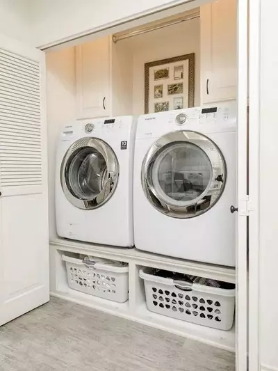 Waschmaschine im Badezimmer (101 Fotos): Innendesign Merkmale des Inners des Badezimmers mit einer Waschmaschine in modernen und anderen Stilrichtungen 10413_92