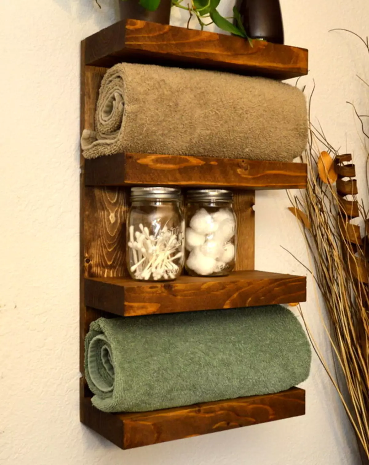 Hylla för handdukar i badrummet (63 bilder): med krokar och vägg, 50 cm från rostfritt stål, handdukshållare med en hylla i badrummet och resten 10421_12
