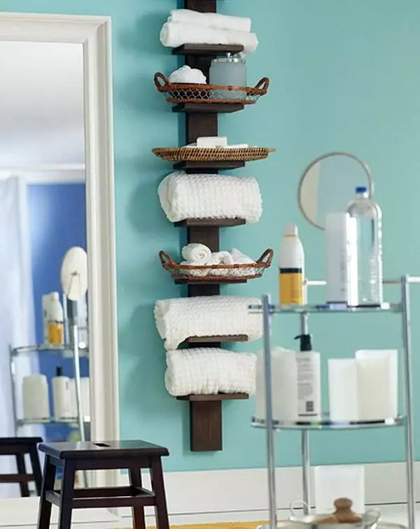 Scaffale per asciugamani in bagno (63 foto): con ganci e parete, 50 cm da acciaio inossidabile, portasciugamani con ripiano in bagno e il resto 10421_59