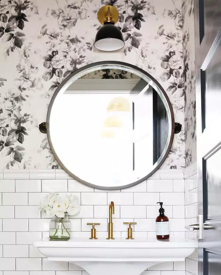 Miroir rond dans la salle de bain: miroirs design dans un cadre en bois, miroirs ronds de couleur noire et autre pour la salle de bain 10427_14