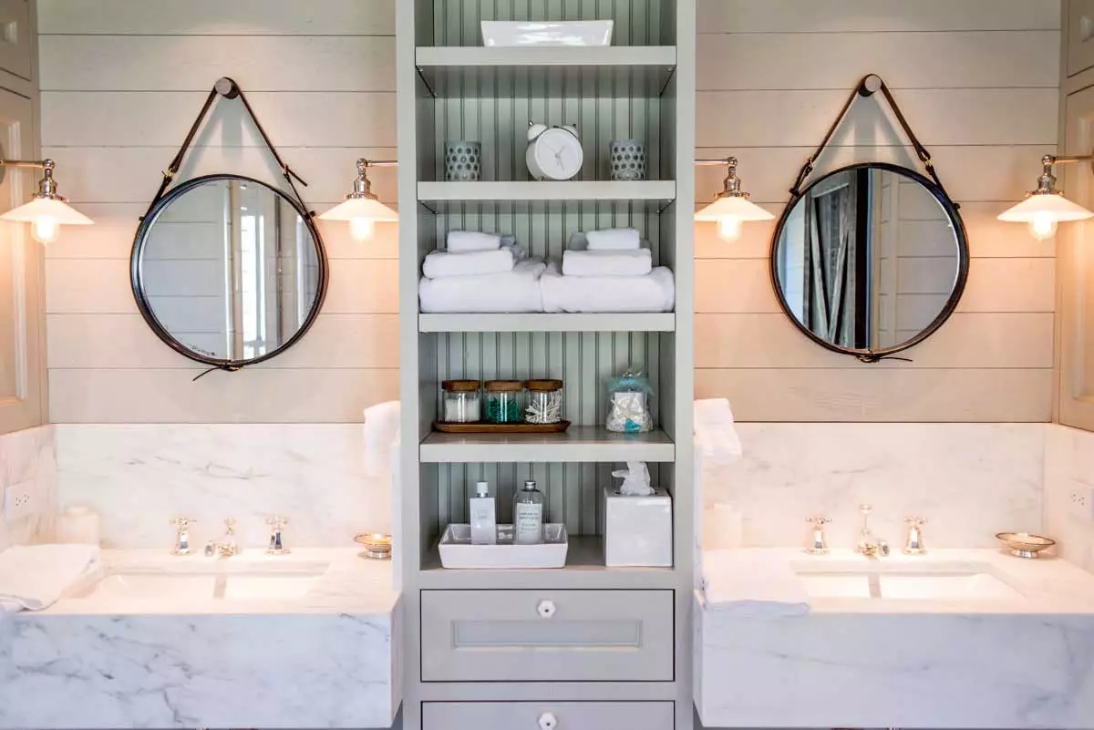 Miroir rond dans la salle de bain: miroirs design dans un cadre en bois, miroirs ronds de couleur noire et autre pour la salle de bain 10427_45