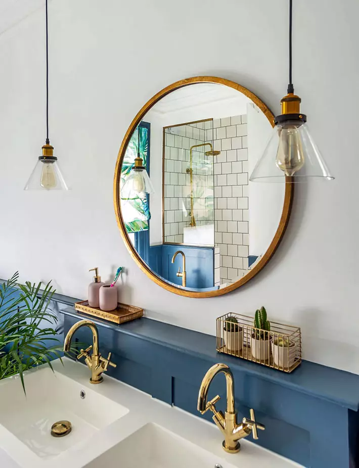 Miroir rond dans la salle de bain: miroirs design dans un cadre en bois, miroirs ronds de couleur noire et autre pour la salle de bain 10427_48