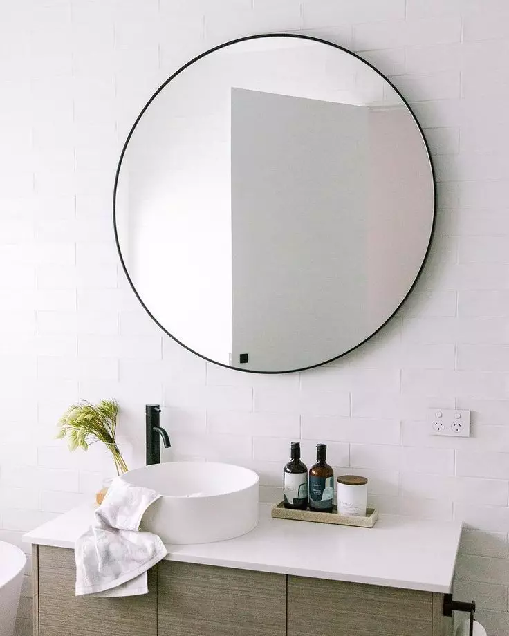 Miroir rond dans la salle de bain: miroirs design dans un cadre en bois, miroirs ronds de couleur noire et autre pour la salle de bain 10427_8