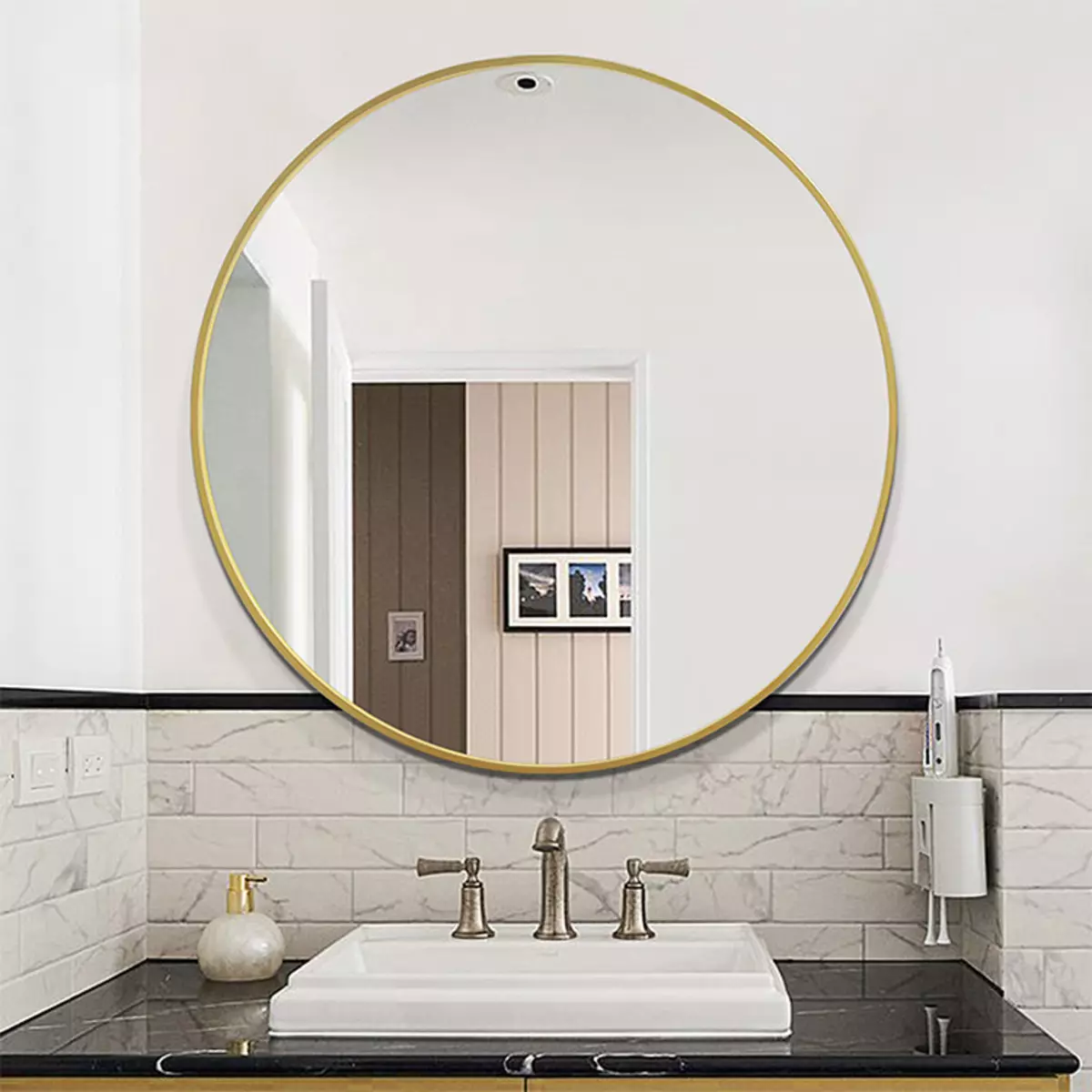 Miroir rond dans la salle de bain: miroirs design dans un cadre en bois, miroirs ronds de couleur noire et autre pour la salle de bain 10427_9