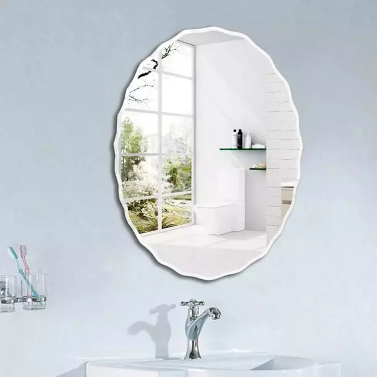 Owalne lustro w łazience: jak wybrać lustro w owalnym obręczy? Co zwrócić uwagę? 10431_20