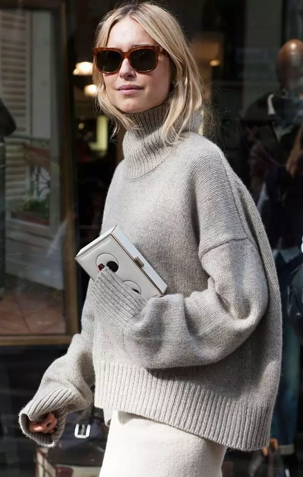 Sweater oversiz (89 foto): Çfarë duhet të veshin një triko rrethuese, modele të lira dhe të mëdha të modës 1043_22