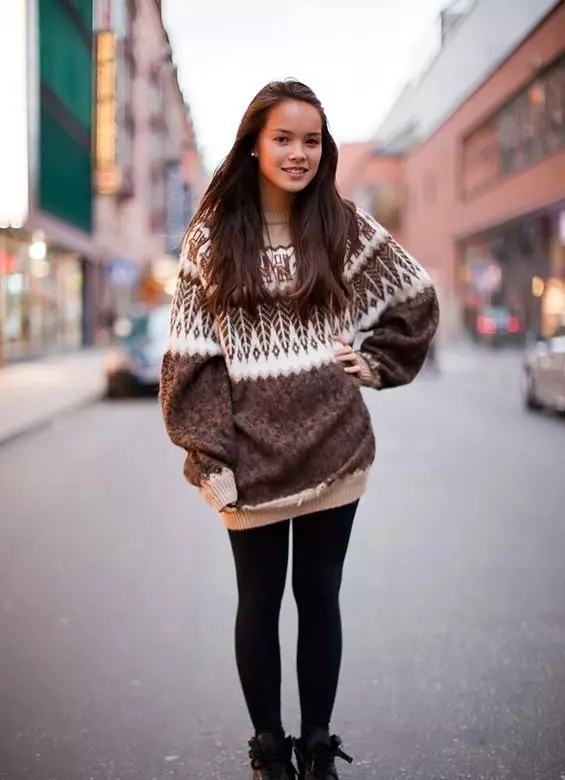 Oversiz sweater (89 litrato): Unsa nga magsul-ob sa usa ka palibotan sweater, gawasnon ug dako, model 1043_26