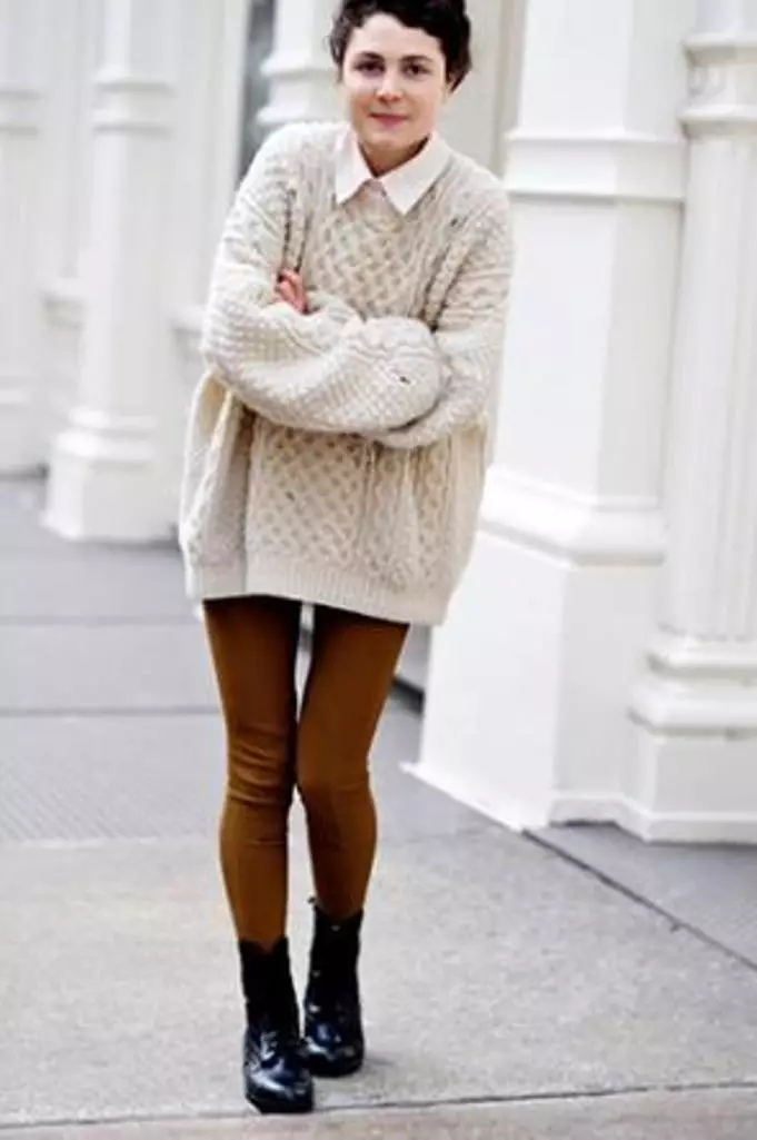 Sweater oversiz (89 foto): Çfarë duhet të veshin një triko rrethuese, modele të lira dhe të mëdha të modës 1043_67