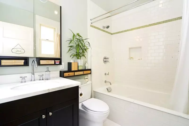 Thiết kế phòng tắm kết hợp 6 mét vuông. M (77 ảnh): Thiết kế nội thất với nhà vệ sinh, bố trí bồn tắm 2 x 3 mét 10454_51
