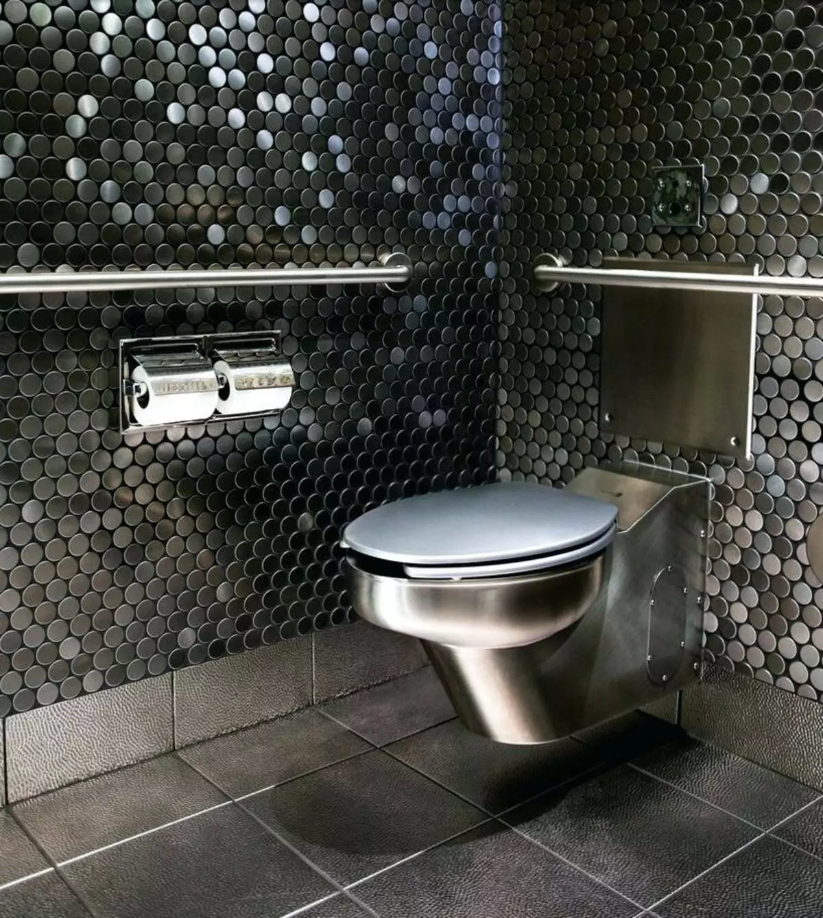 Дизайн туалета плиткой и мозаикой
