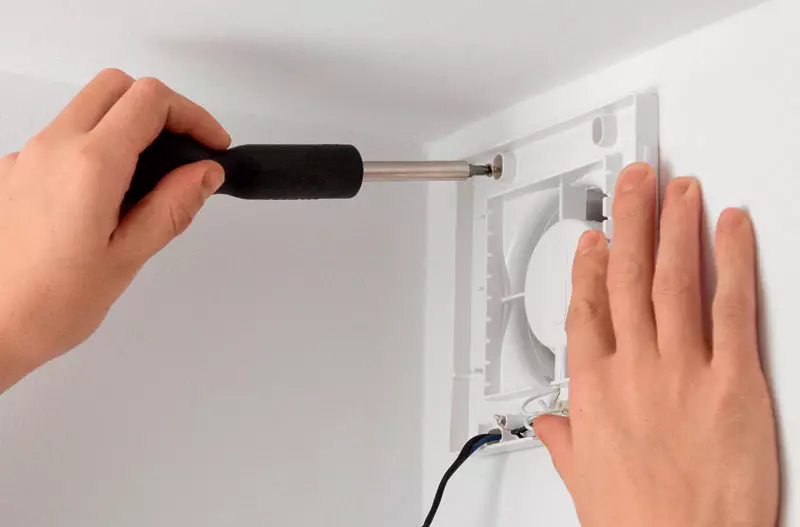 Ventilátor na toaletu: Výfukový ventilátor so spätným ventilom a tichým stropným ventilátorom pre kúpeľne, iné možnosti. Čo je lepšie vybrať si model? 10469_19