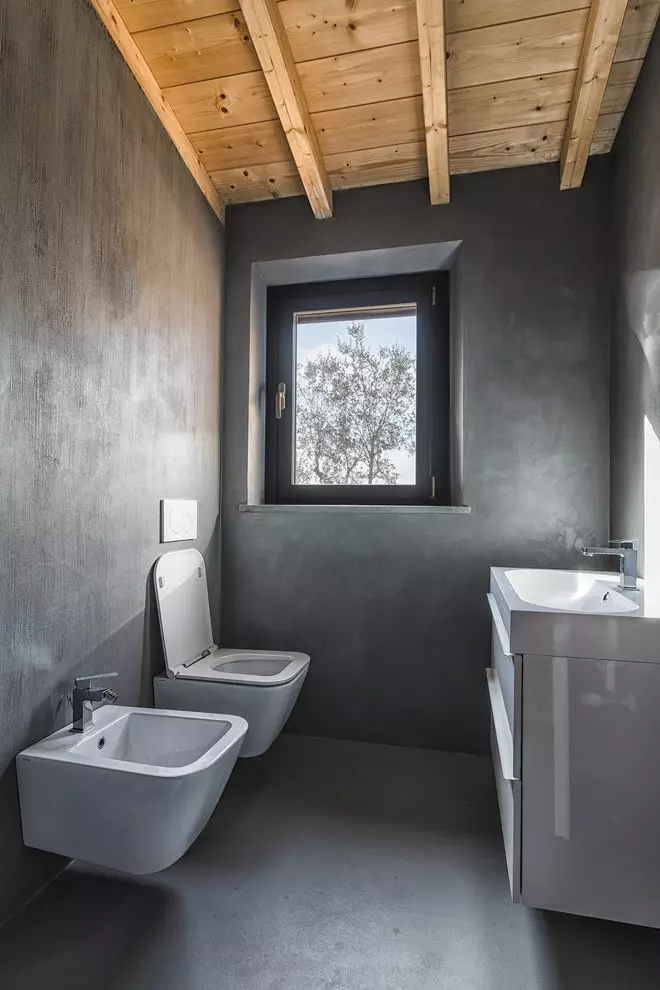एक लकड़ी के घर में बाथरूम (76 फोटो): देश में एक बार के एक घर में कमरे का डिजाइन, फर्श खत्म, वेंटिलेशन योजनाओं के उदाहरण 10475_43