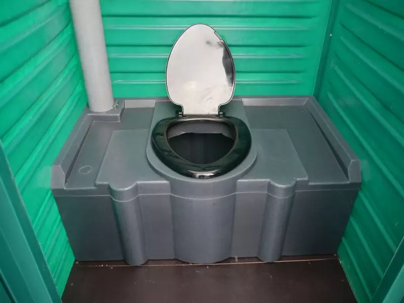Што прават тоалетот? Порцелан и пластика, фајенд и метал, мермер и нерѓосувачки челик, транспарентен и стакло 10476_23