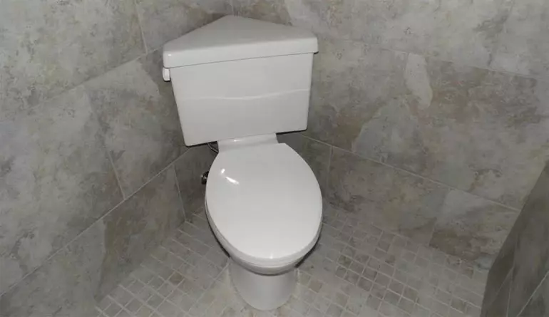 Mali toaleti: dimenzije mini-hode posude s spremnikom za malen WC. Odabir odraslog mali WC 10484_16