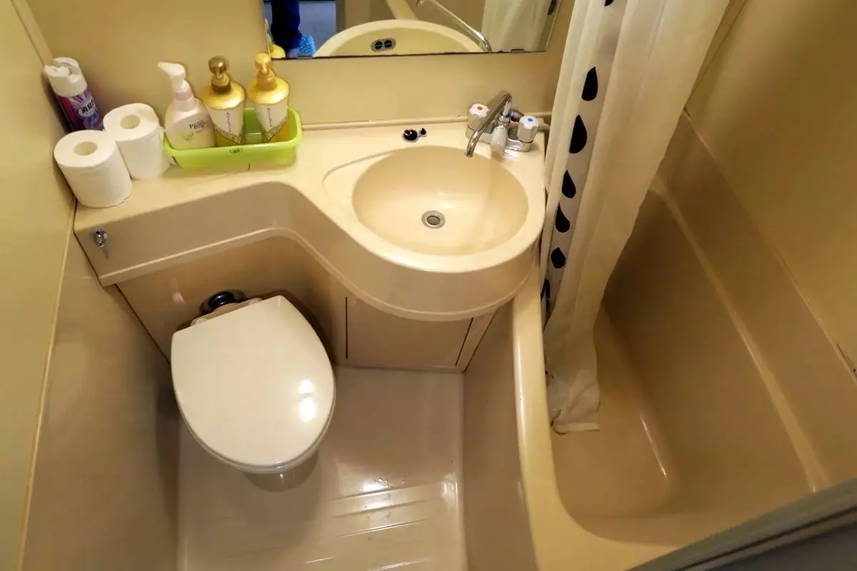 Toilet kecil: dimensi mangkuk mini-toilet dengan tangki untuk toilet berukuran kecil. Pilihan toilet kecil dewasa 10484_3