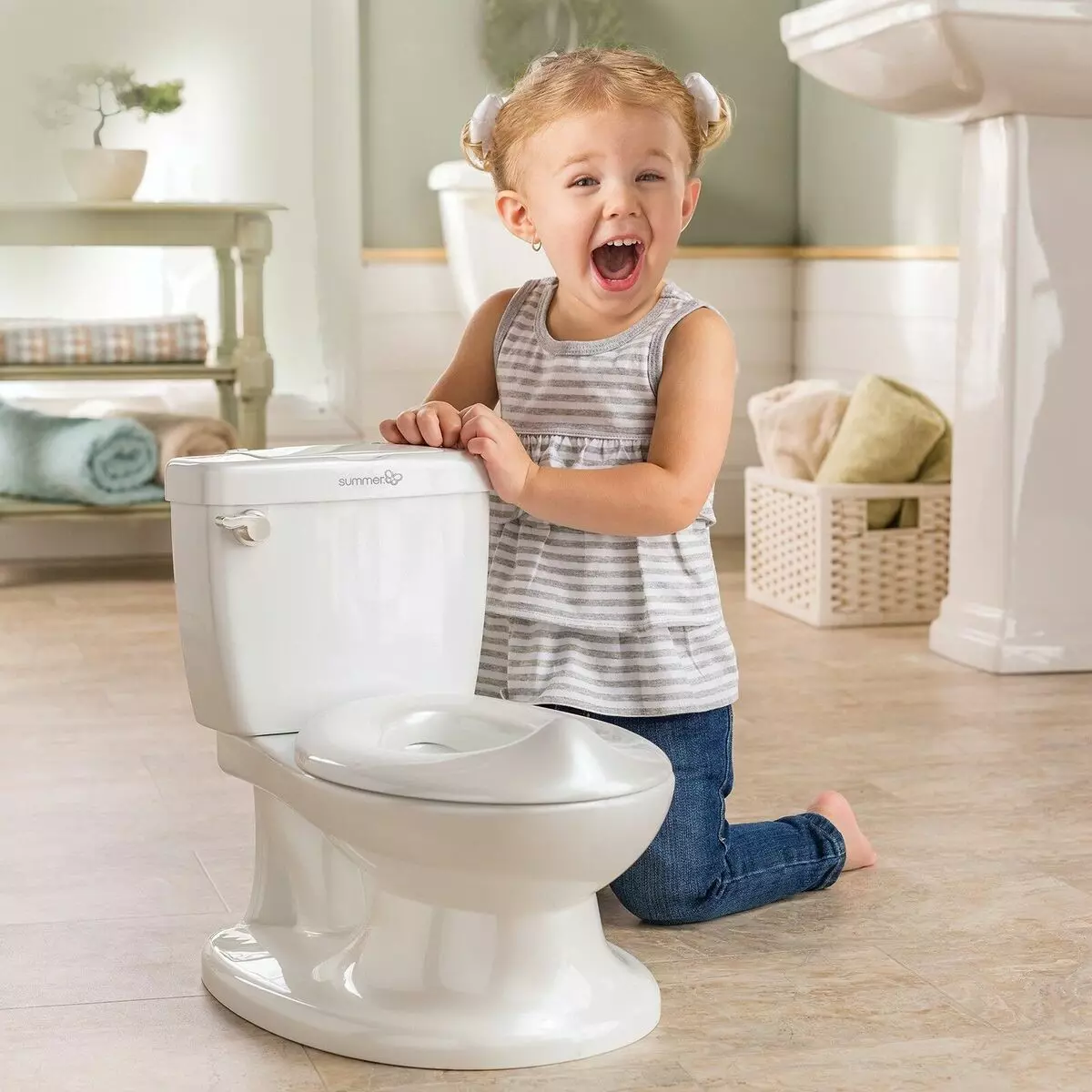 Lite toaletter: Dimensionerna av mini-toalettskålar med en tank för en liten toalett. Val av vuxen liten toalett 10484_5