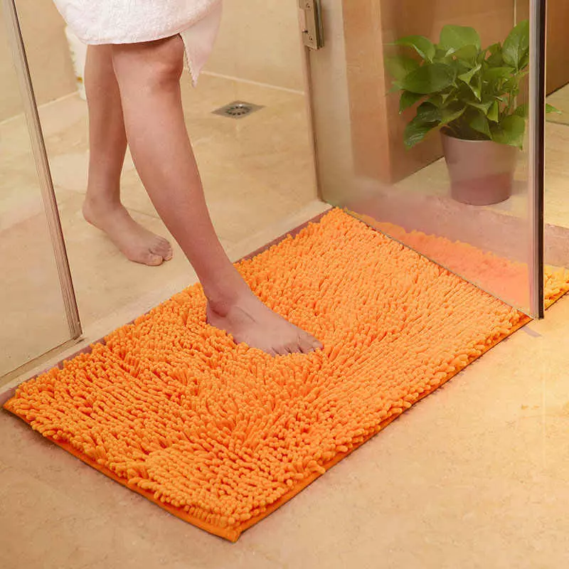 שטיחים לשירותים (40 תמונות): מודלים עם צוואר לשירותים, נוף של שטיחי טואלט מ איקאה יצרנים אחרים, מחצלות ירוקות גומי ועוד 10486_11