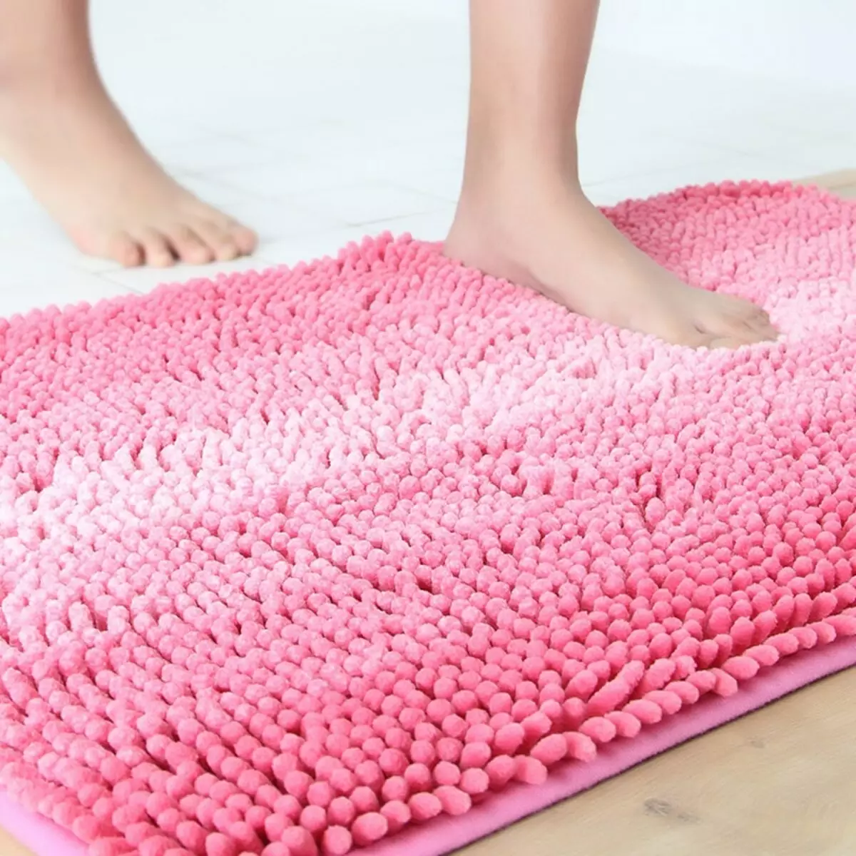 שטיחים לשירותים (40 תמונות): מודלים עם צוואר לשירותים, נוף של שטיחי טואלט מ איקאה יצרנים אחרים, מחצלות ירוקות גומי ועוד 10486_16