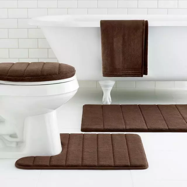 Matte op die toilet (40 foto's): Models met 'n hals vir toilet, View van die toilette matte uit IKEA en ander vervaardigers, Rubber groen matte en ander 10486_4