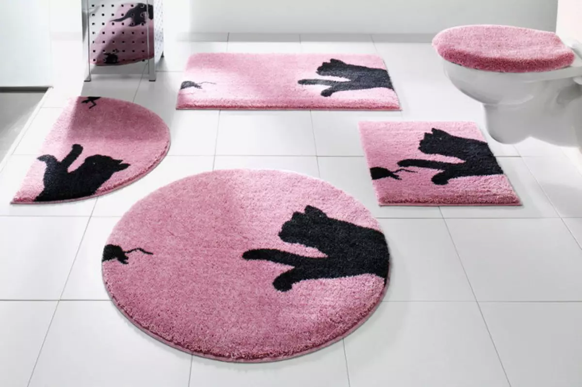 שטיחים לשירותים (40 תמונות): מודלים עם צוואר לשירותים, נוף של שטיחי טואלט מ איקאה יצרנים אחרים, מחצלות ירוקות גומי ועוד 10486_7