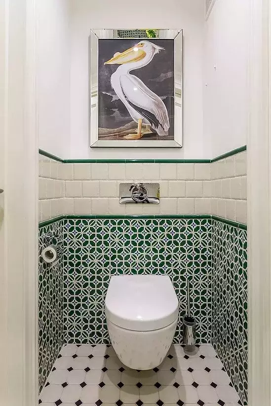 Кольори туалету (76 фото): використання білого і сірого, червоного і зеленого, синього і жовтого кольору, світлих і бежевих тонів в дизайні туалету 10500_59