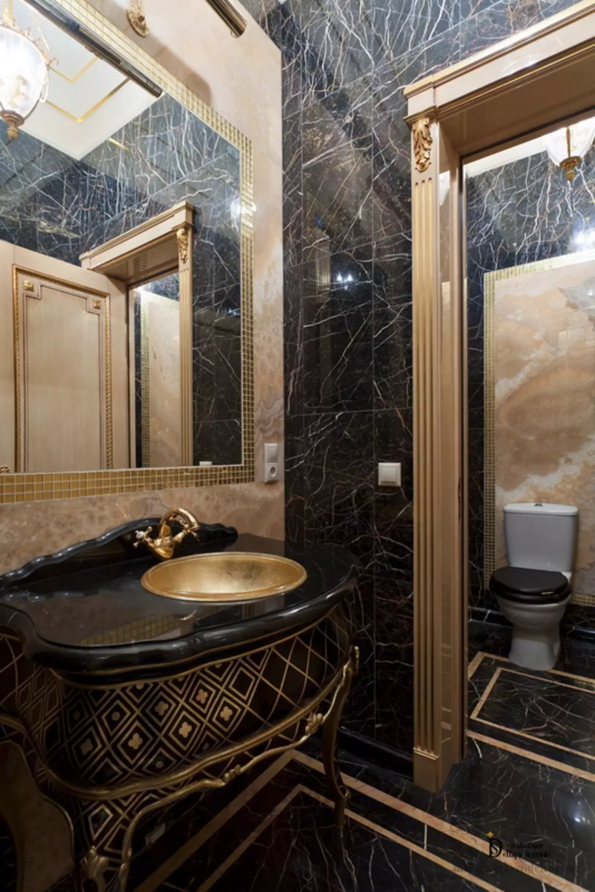 黑色厕所（67张照片）：黑色和白色的卫生间设计，在公寓中选择深色厕所，用黑色和红色瓷砖完成 10501_48