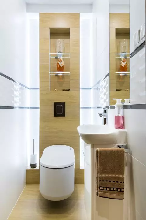 Тоалетски дизајн во Хрушчевка (58 фотографии): Завршување на мали солти со плочки и други материјали. Малку тоалетни опции за внатрешни работи 10503_3