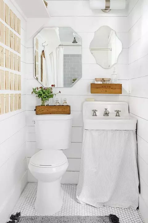 Design toaletu v Chrushchevce (58 fotografií): Dokončení malých toalet s dlažbou a jinými materiály. Možnosti interiéru WC 10503_48