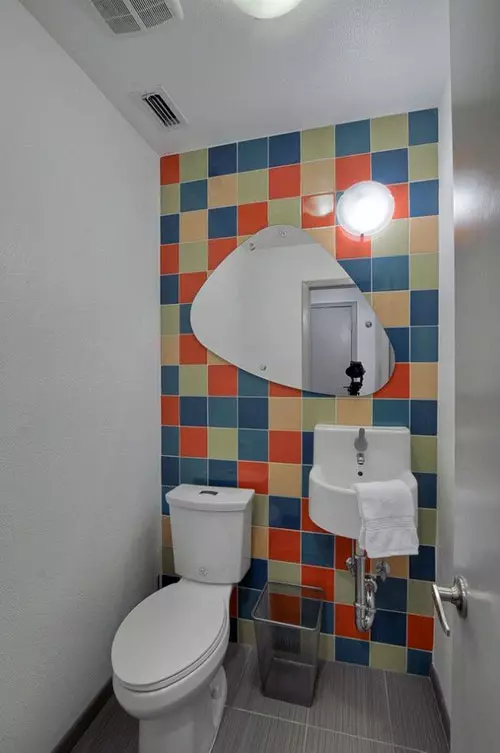 ტუალეტის სტილის (50 ფოტო): ტუალეტები სკანდინავიური სტილი და პროვანს სტილი, მაღალტექნოლოგიური და ეკოსელი, ზღვაში, rustic და სხვა სტილის 10507_34