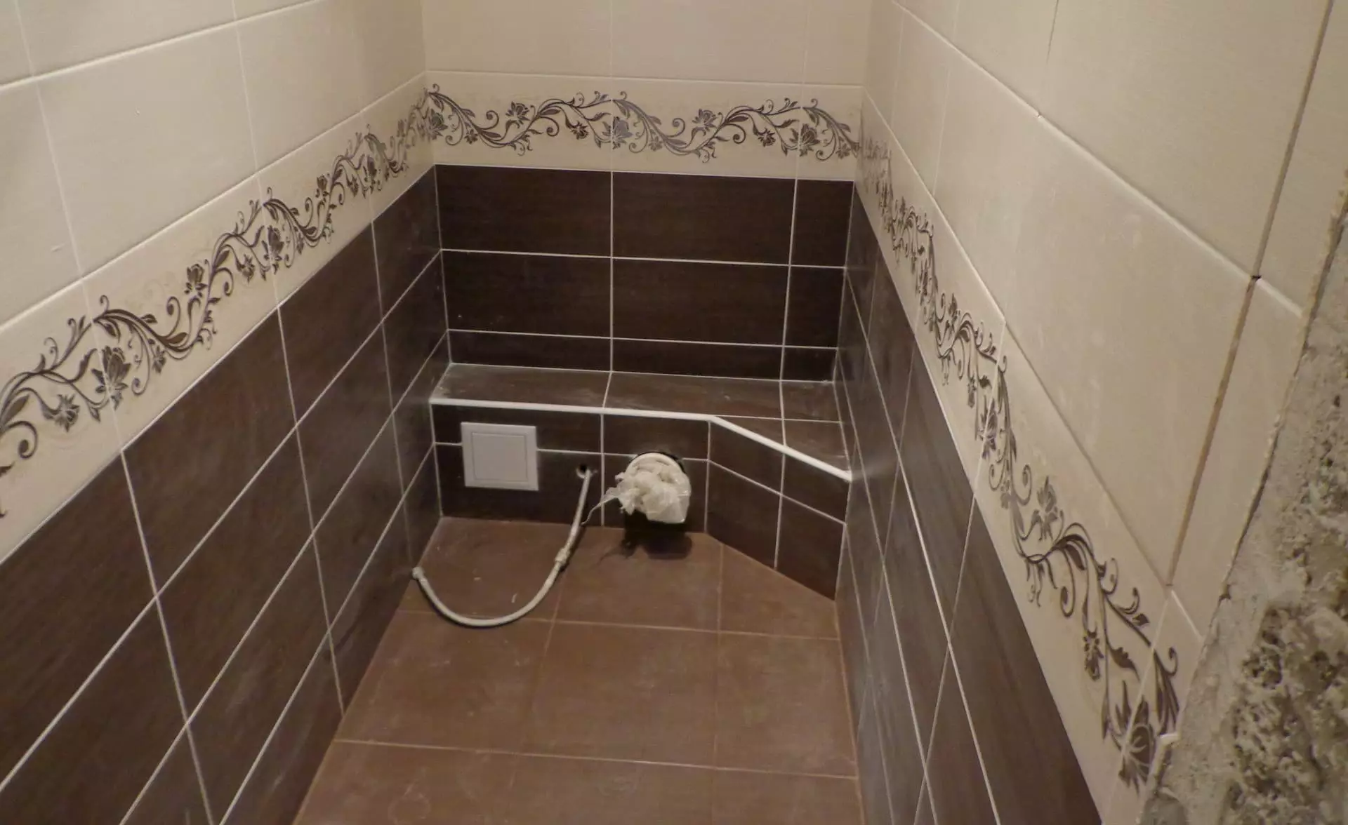 Jubin ing jamban (67 foto): Jubin ing desain toilet, keramik lan rampung kanthi pola tembok, tumpukan mozaik 10509_38