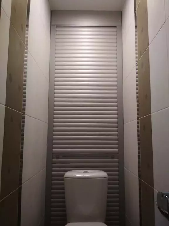 Rullluckor på toaletten (78 foton): färdiga uppsättningar med fotoutskrift för badrum, dimensioner av sanitära rullgardiner, rullgardiner med toalettmönster 10510_17