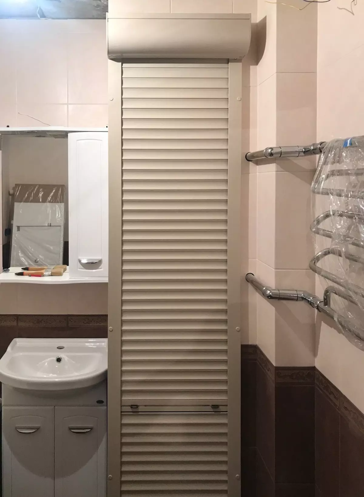 Rullluckor på toaletten (78 foton): färdiga uppsättningar med fotoutskrift för badrum, dimensioner av sanitära rullgardiner, rullgardiner med toalettmönster 10510_5