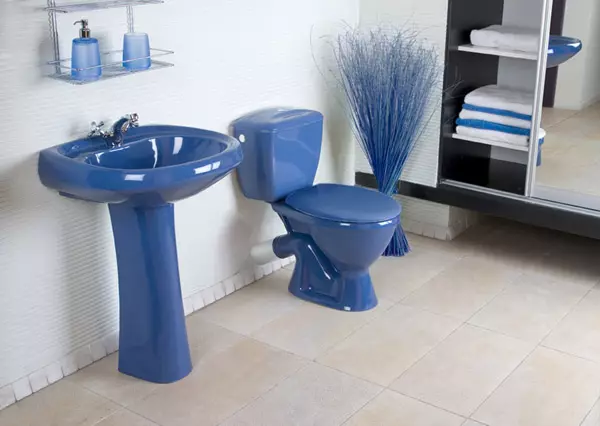 रंगीन शौचालय (53 फोटो): ग्रे और लाल, भूरे और मैट सफेद, नीले और हरे रंग के शौचालय के कटोरे का अवलोकन, निलंबित शौचालय के कटोरे के रंग 10512_23