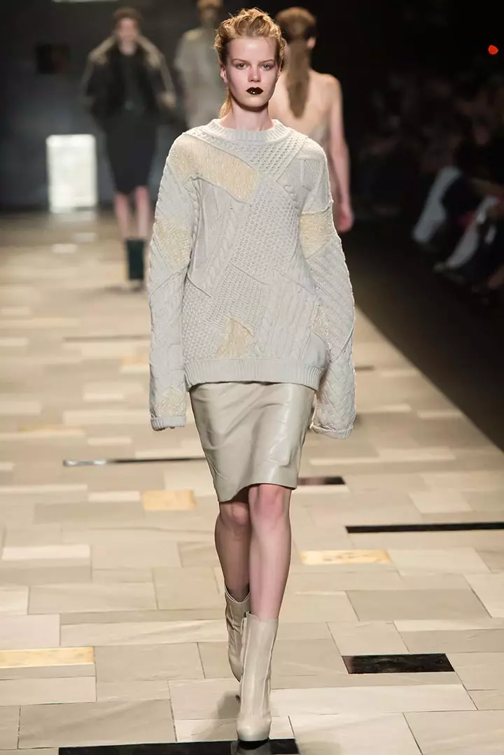 Жіночі светри (192 фото): модні светри 2021, білі, чорні, довгі, з горлом, з кашеміру, теплі, трикотажні, з косами 1052_119